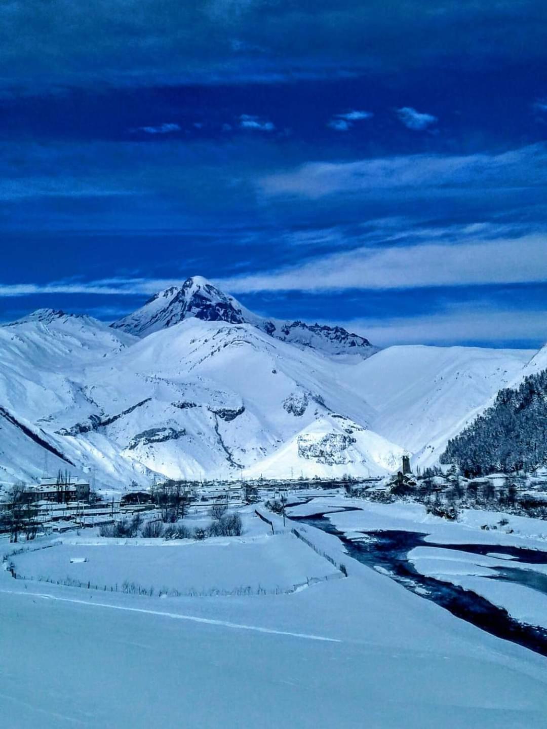 Gasthaus Warm House Kazbegi Exterior foto